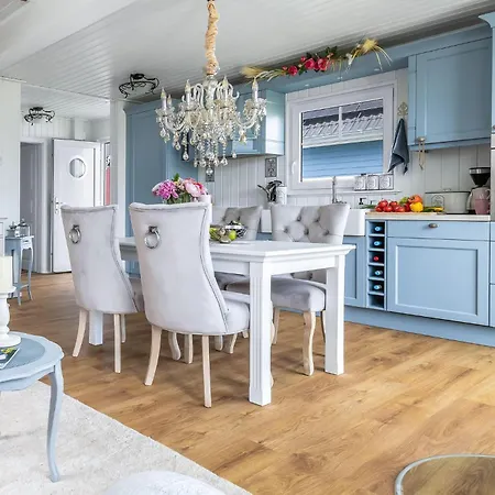 La Petite Maison Bleue *