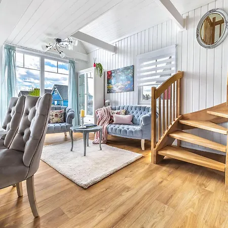 La Petite Maison Bleue